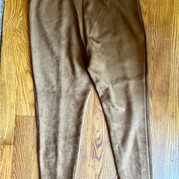 2/$25 Loft soft flattering leggings in houndstooth and caramel - Picture 8 of 9